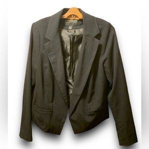 🌹5/$25🌹 Forever 21 Black Blazer Cropped Size 2XL Womens